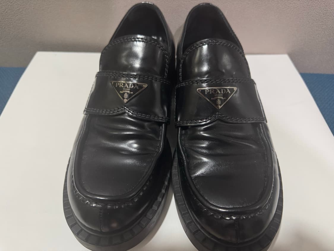 프라다 브러시드 로퍼 상품이미지1