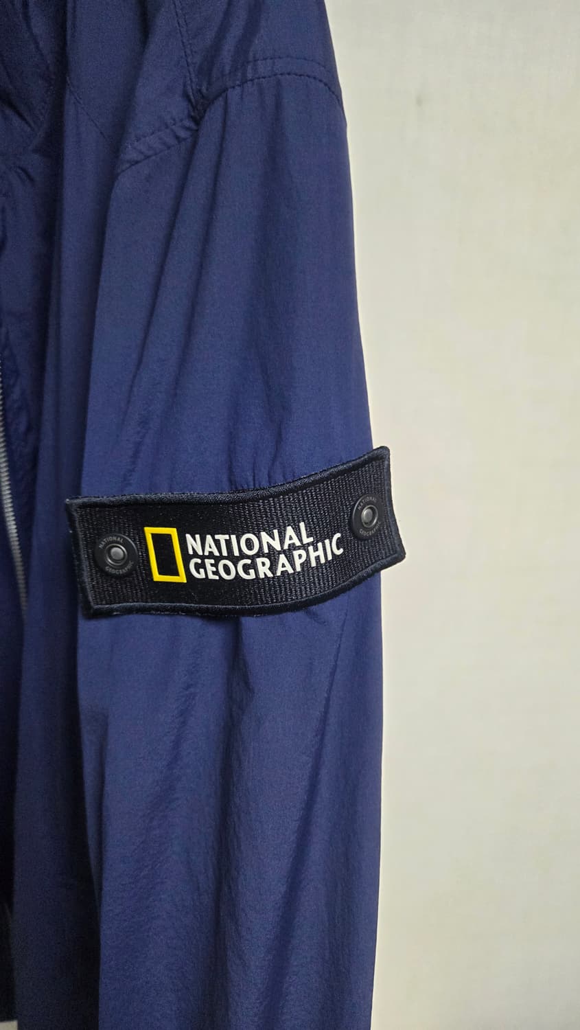 내셔널지오그래픽 네이비 바람막이  상품이미지4