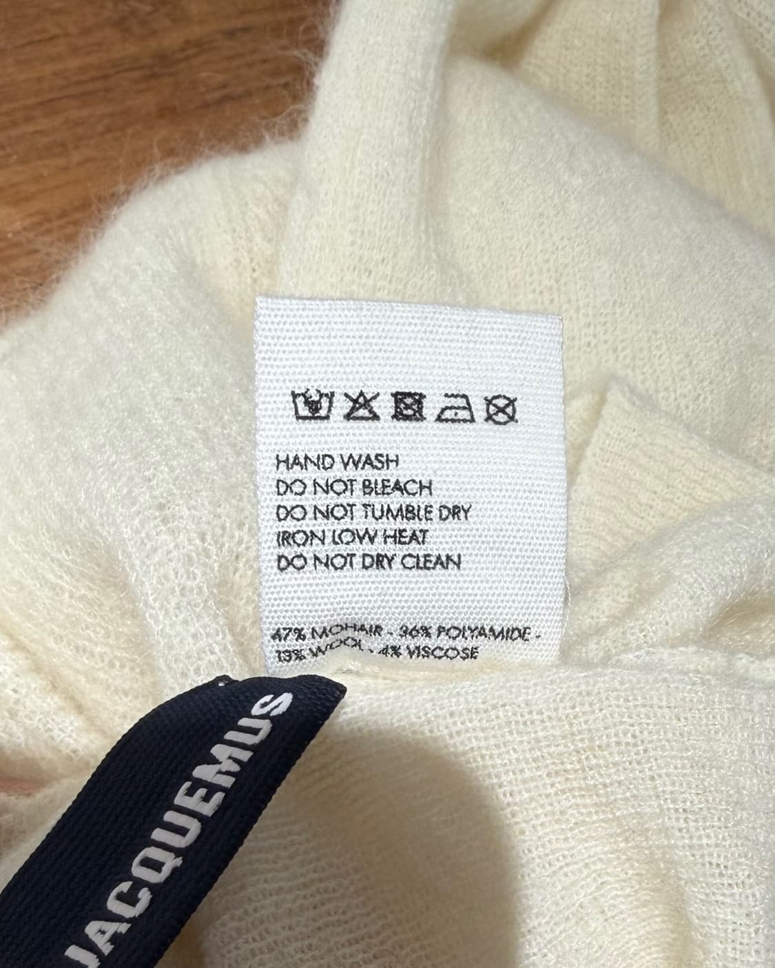 자크뮈스 아이보리 모헤어 백 컷아웃 니트  상품이미지8