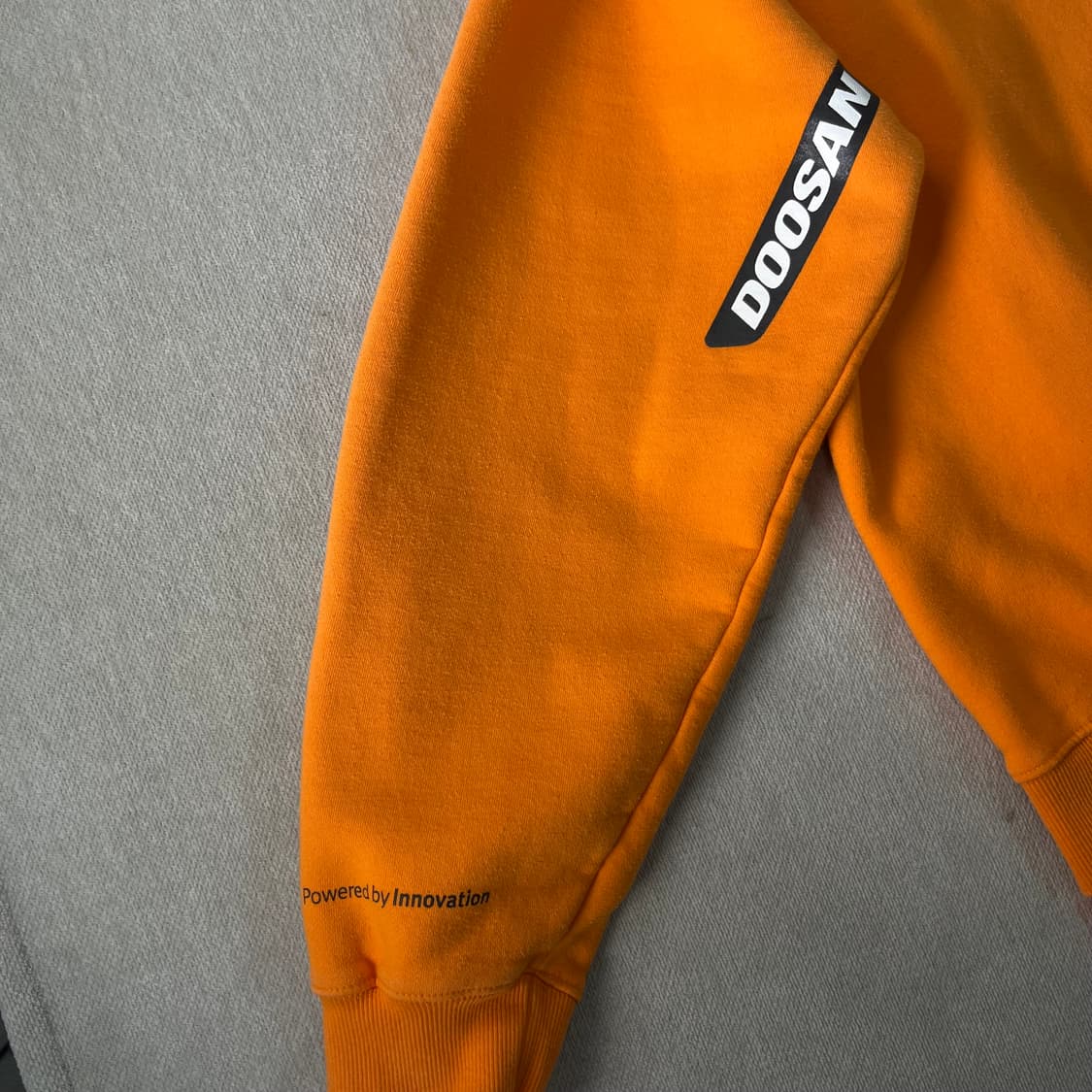 100 아이앱스튜디오 두산 오렌지 맨투맨  상품이미지6