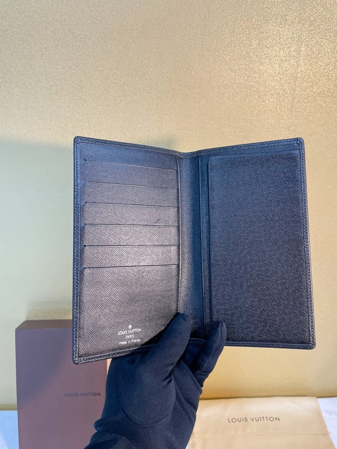 루이비통 타이가 여권장지갑 상품이미지5