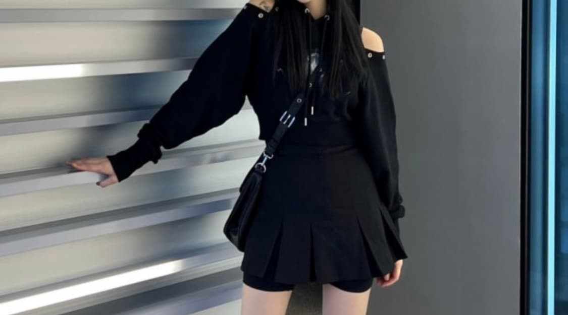 로즈애플스튜디오 아일렛 슬림 크롭 후디 블랙 / 크롭후드티 상품이미지2