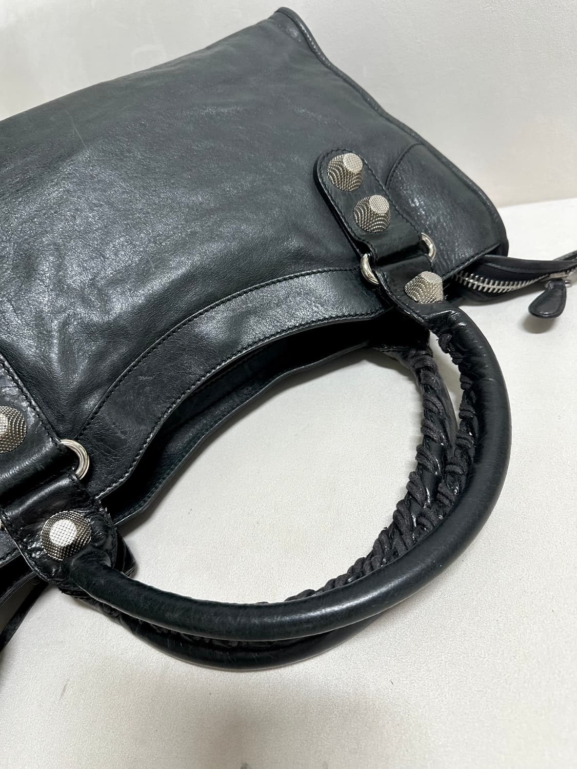 [A급 정품] 발렌시아가 자이언트 시티 모터백 미디움 블랙 상품이미지6