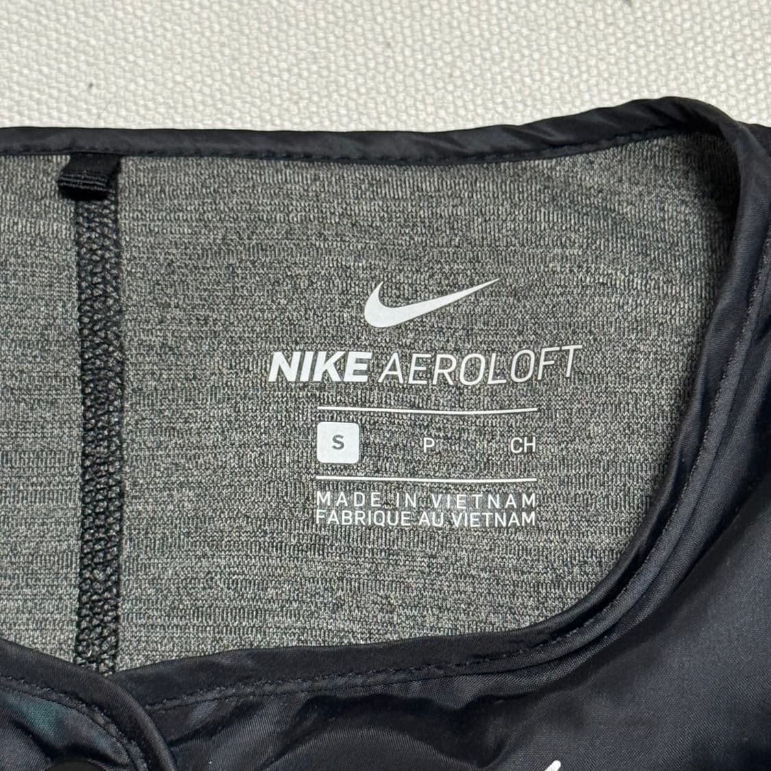 S 나이키 에어로로프트 블랙 하프 경량패딩 상품이미지4