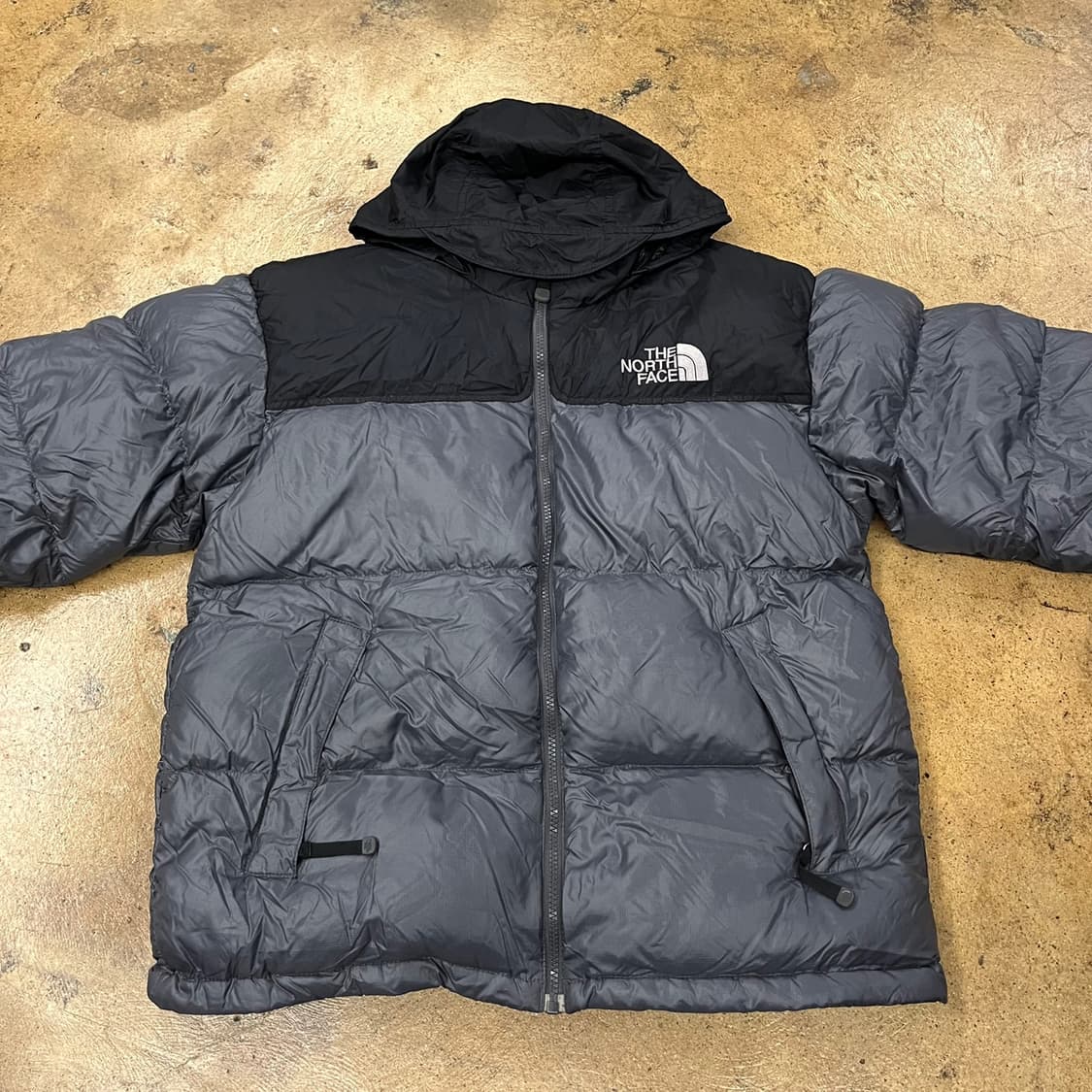 노스페이스 그레이 블랙 눕시 숏패딩 700 95 상품이미지3