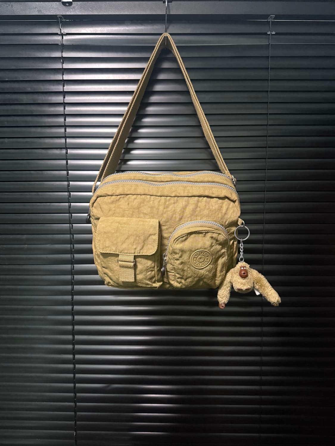 키플링 겨자색 크로스백 멀티 포켓 옐로우 고릴라 인형 키링 가방 숄더백  상품이미지3