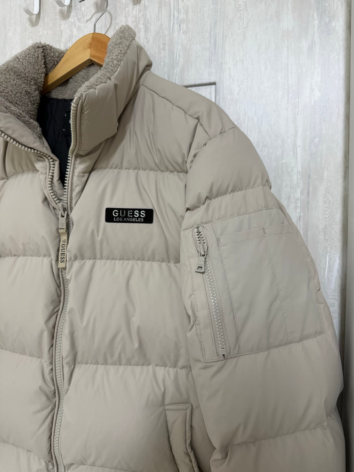 남성 100 L / 게스 구스다운 패딩 푸퍼 베이지 상품이미지3