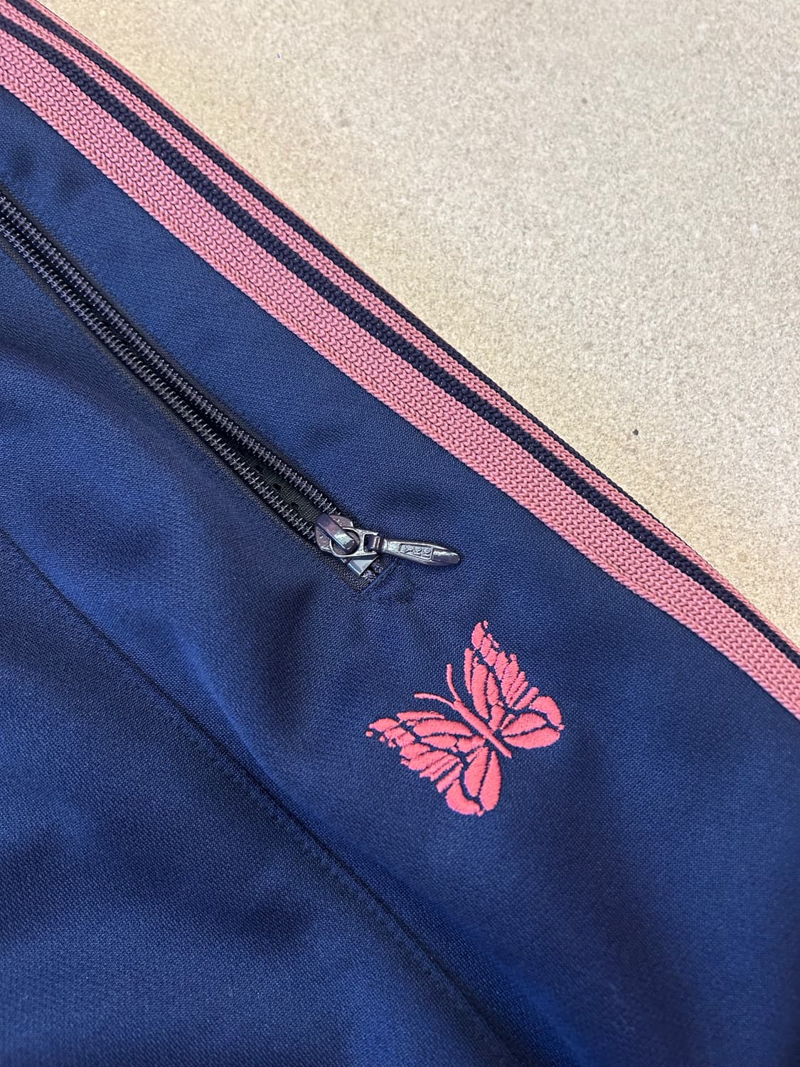 니들스 HD 네이비 핑크 트랙팬츠 상품이미지2