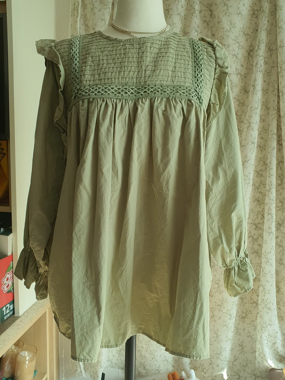 [모리걸] 핀턱 그린카키색 롱 슬리브 프릴 블라우스 상품이미지2