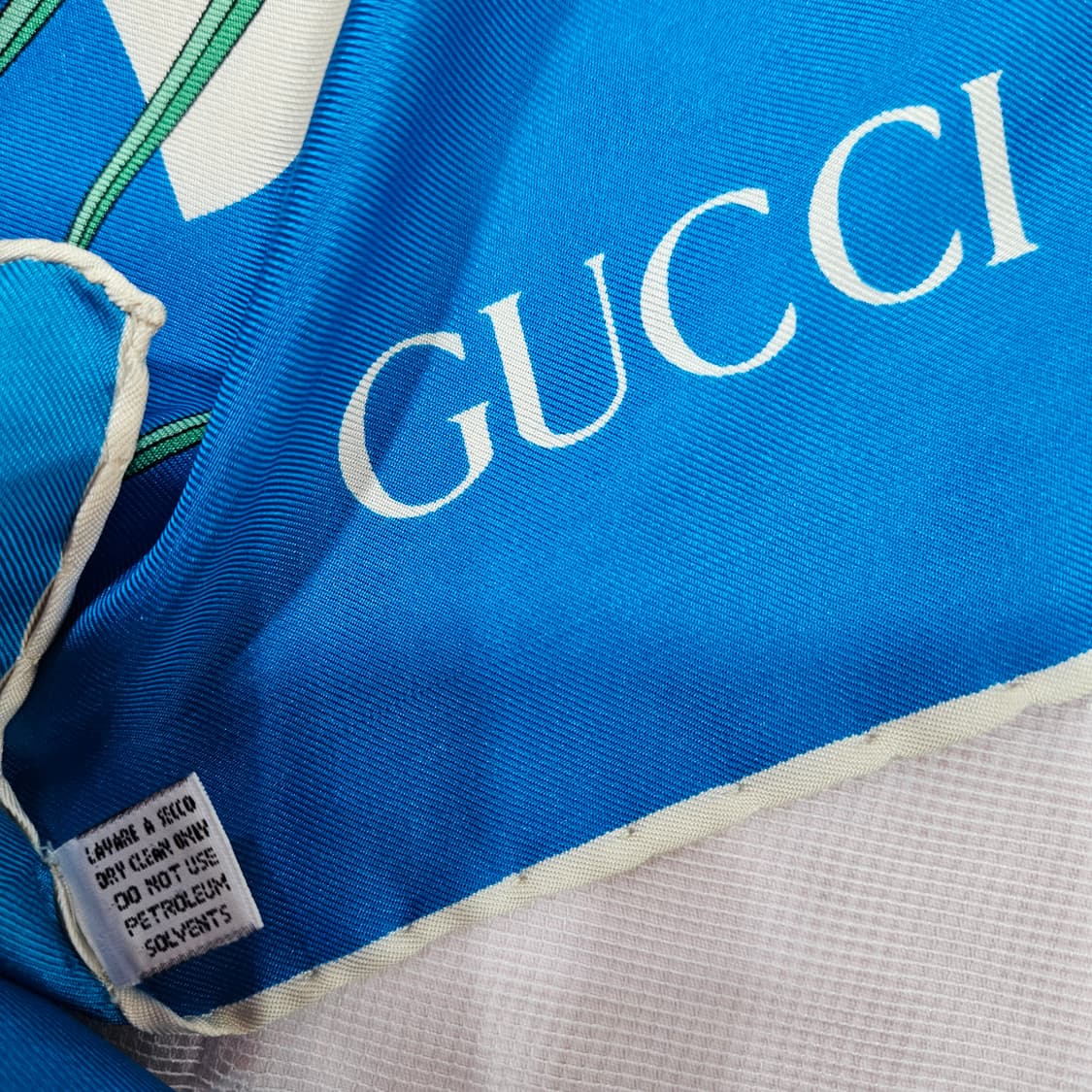 구찌 앵무새 실크스카프 상품이미지6