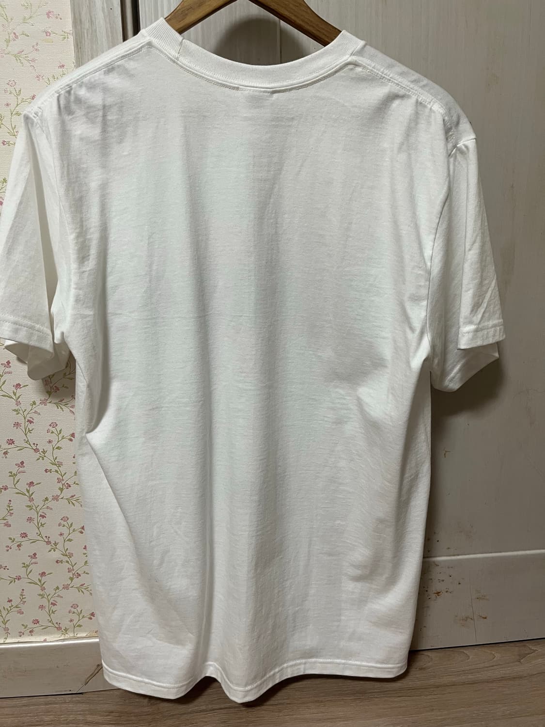 (M) 슈프림 25SS 어나운싱 티셔츠 화이트 상품이미지2