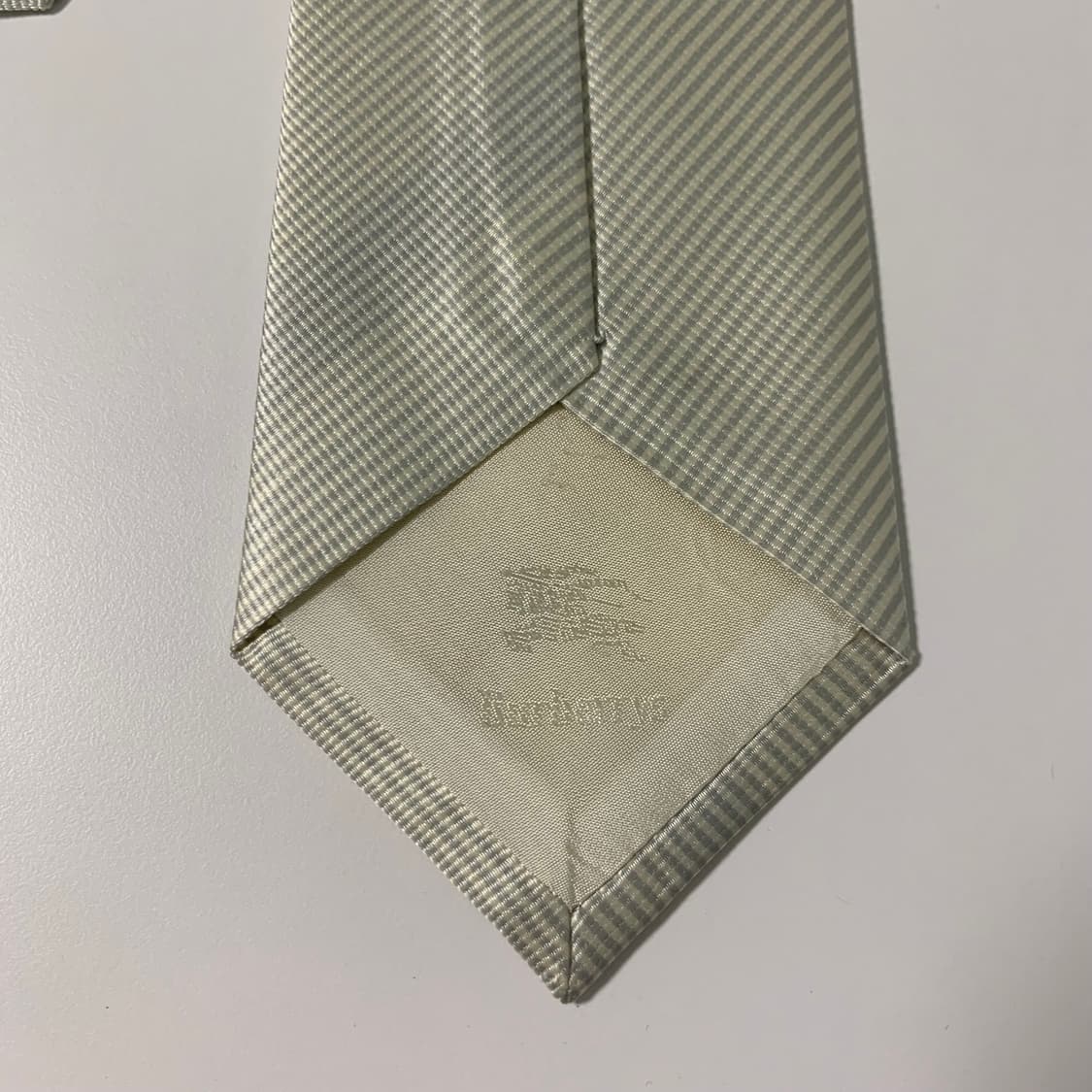 버버리(BURBERRY) 스트라이프 넥타이 명품 화이트 100실크 A등급 상품이미지4