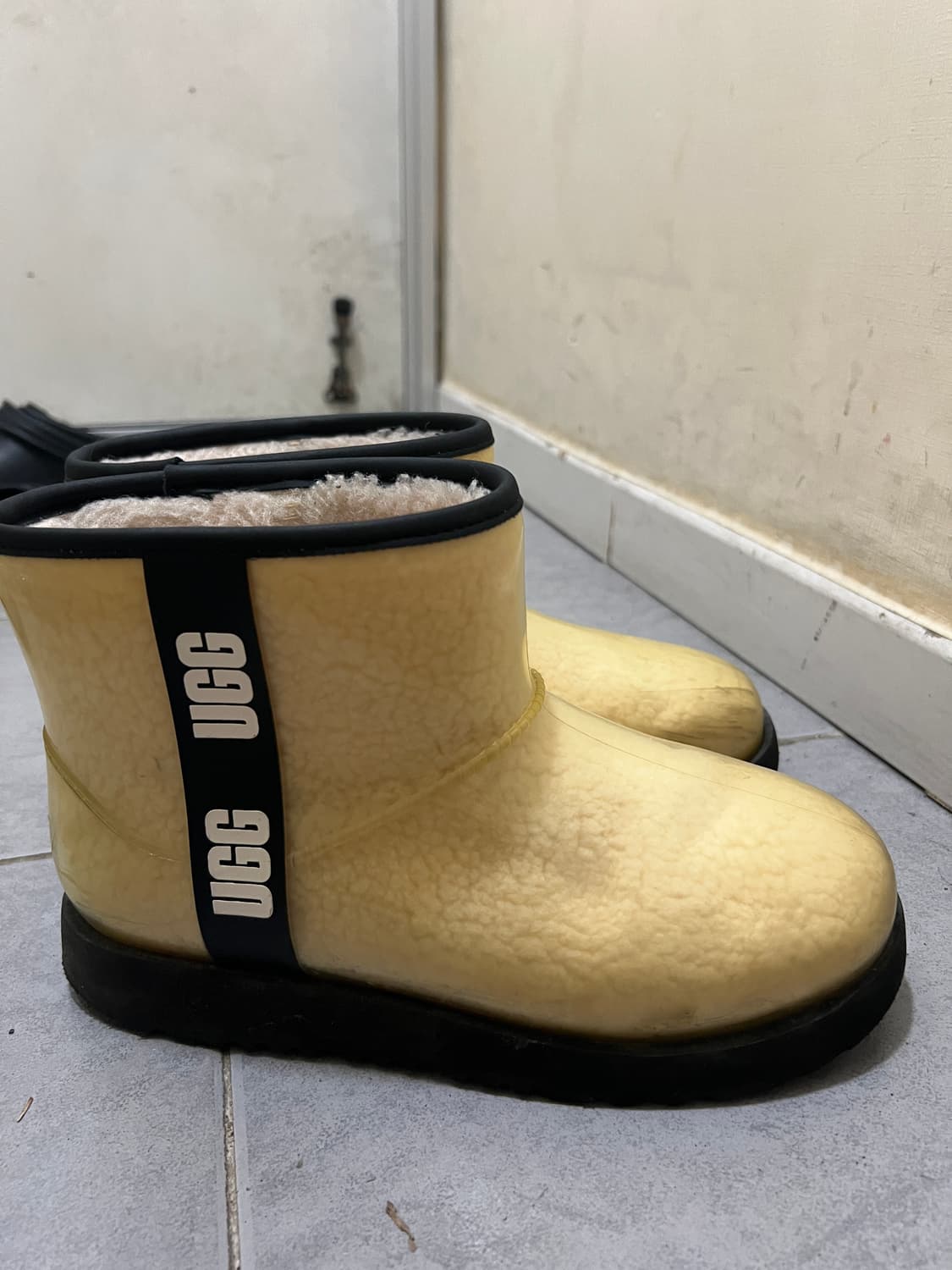 미국 정품 UGG 어그 클리어 미니 부츠 245 상품이미지4