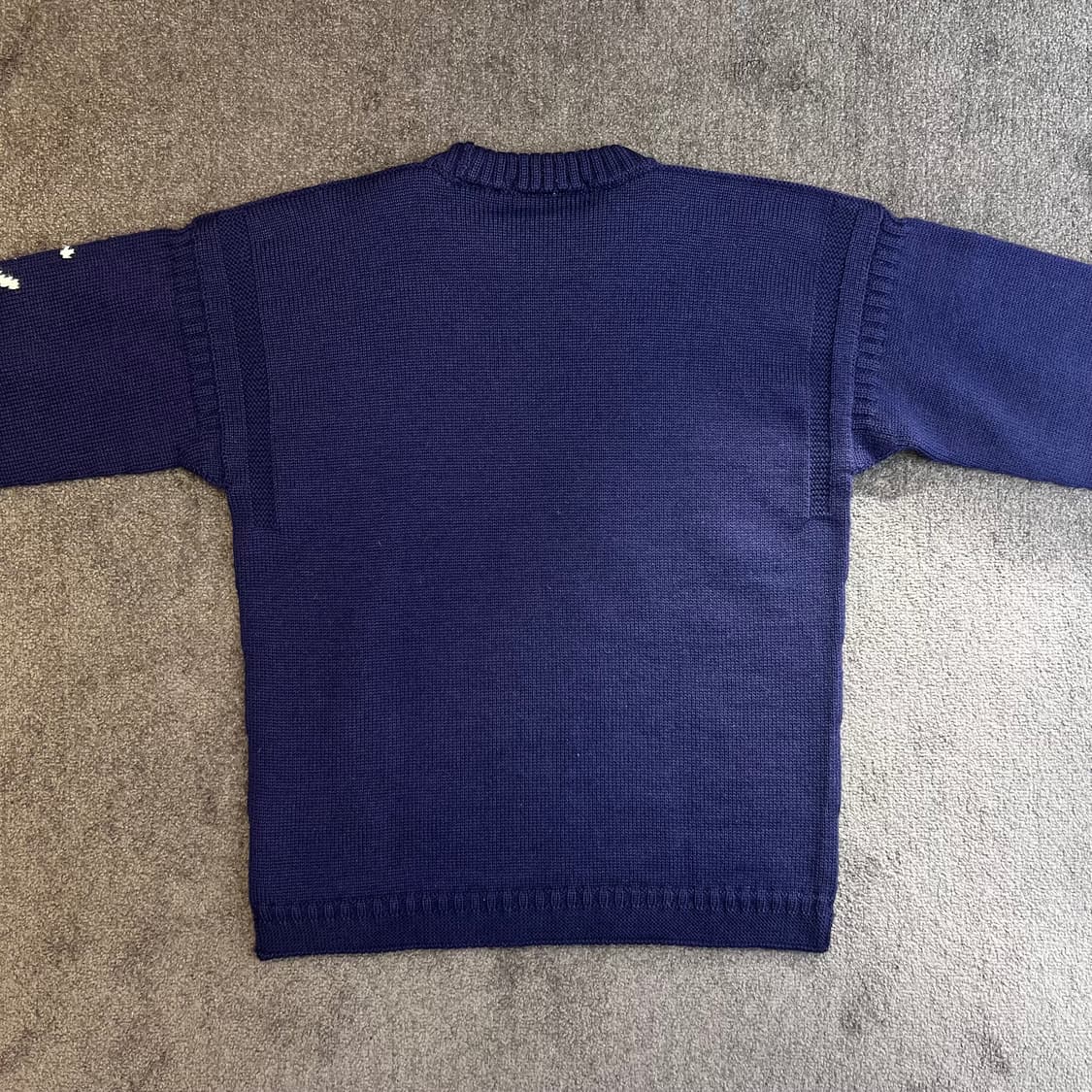 Guernsey Woollens 네이비 앵커 자수 니트 상품이미지6