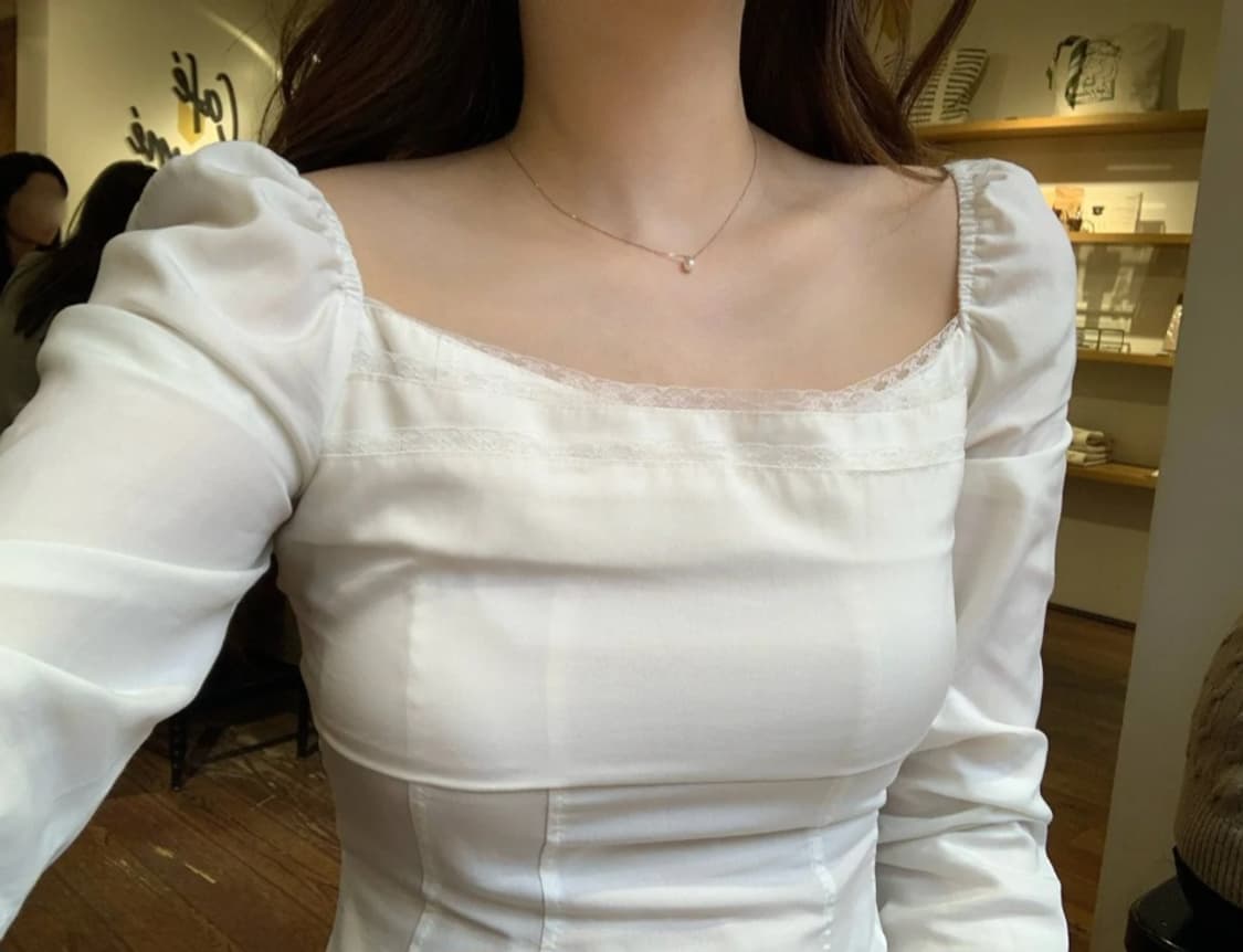 제니오 클린스퀘어 레이스 블라우스 상품이미지2