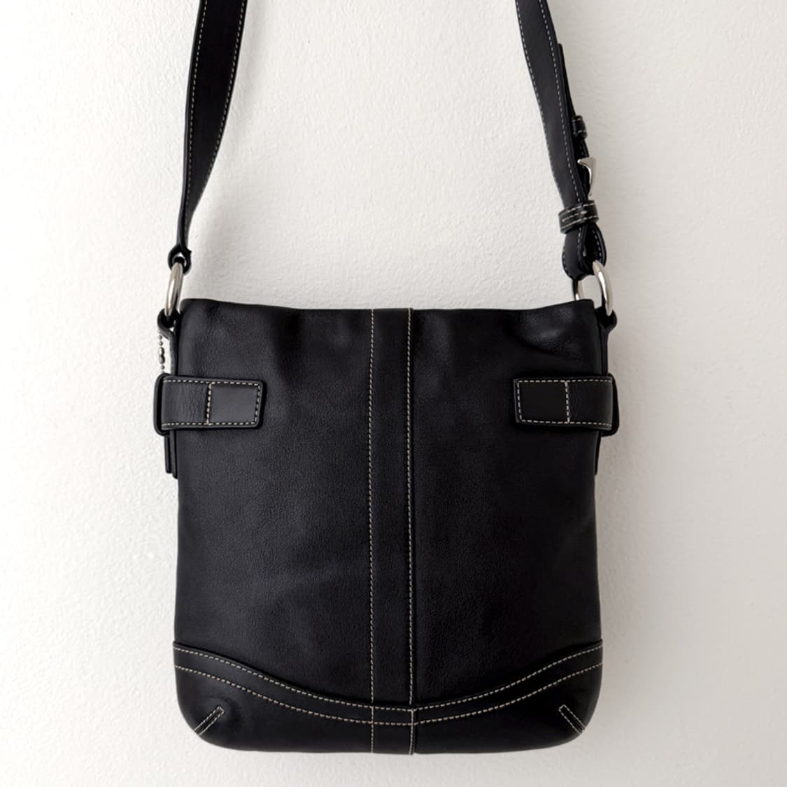 코치 버클 블랙 레더 크로스백 상품이미지6