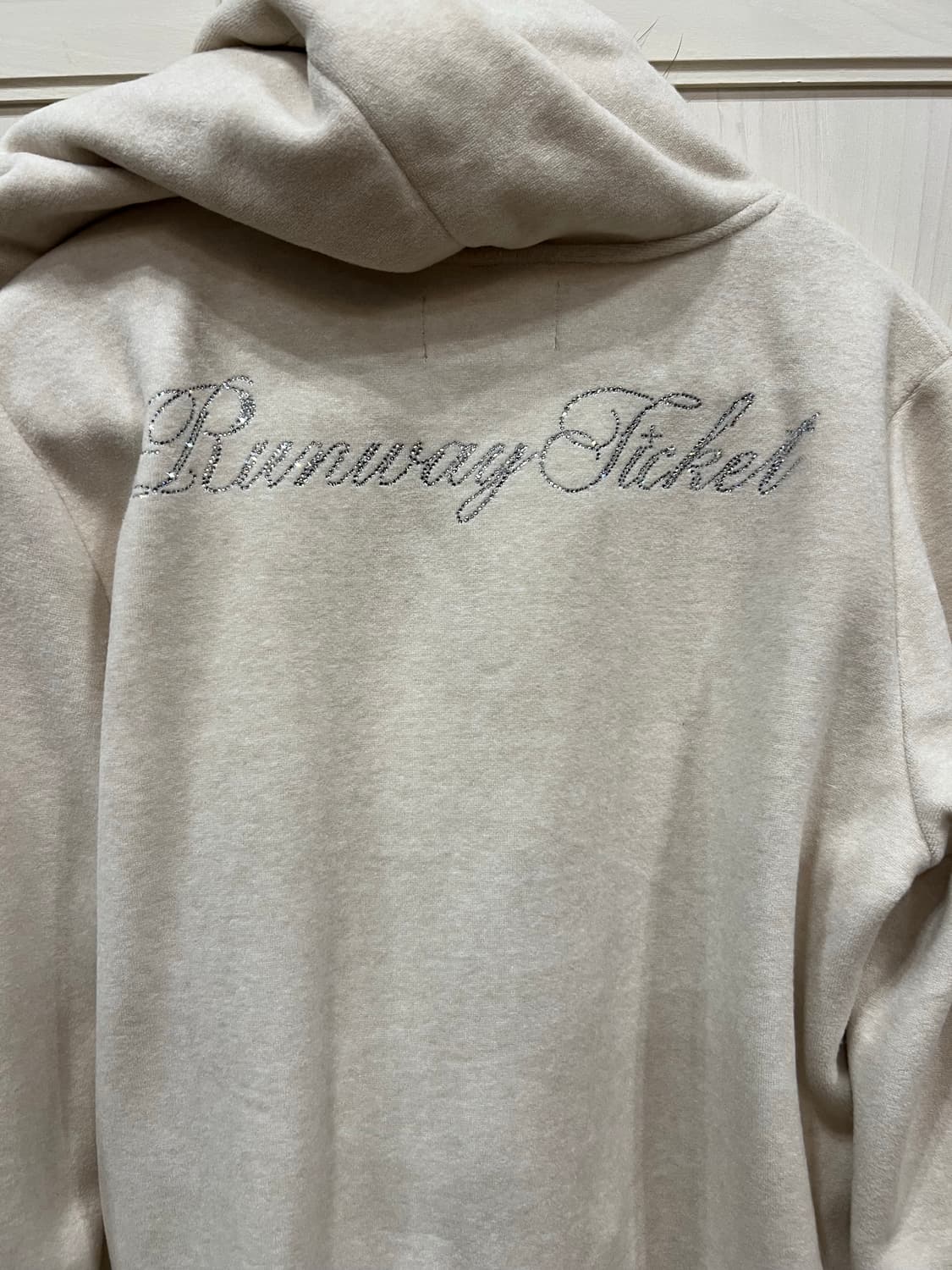 RUNAWAY TICKET 퍼 후드 집업 아이보리 상품이미지2