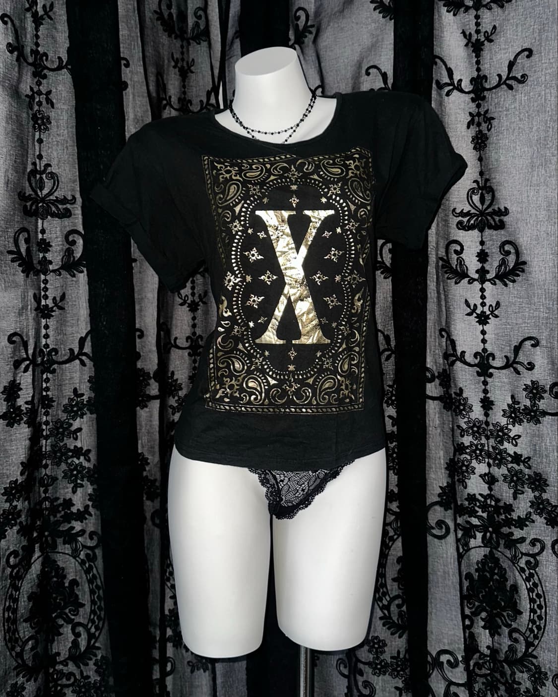 black gold paisley graphic t-shirt 상품이미지1