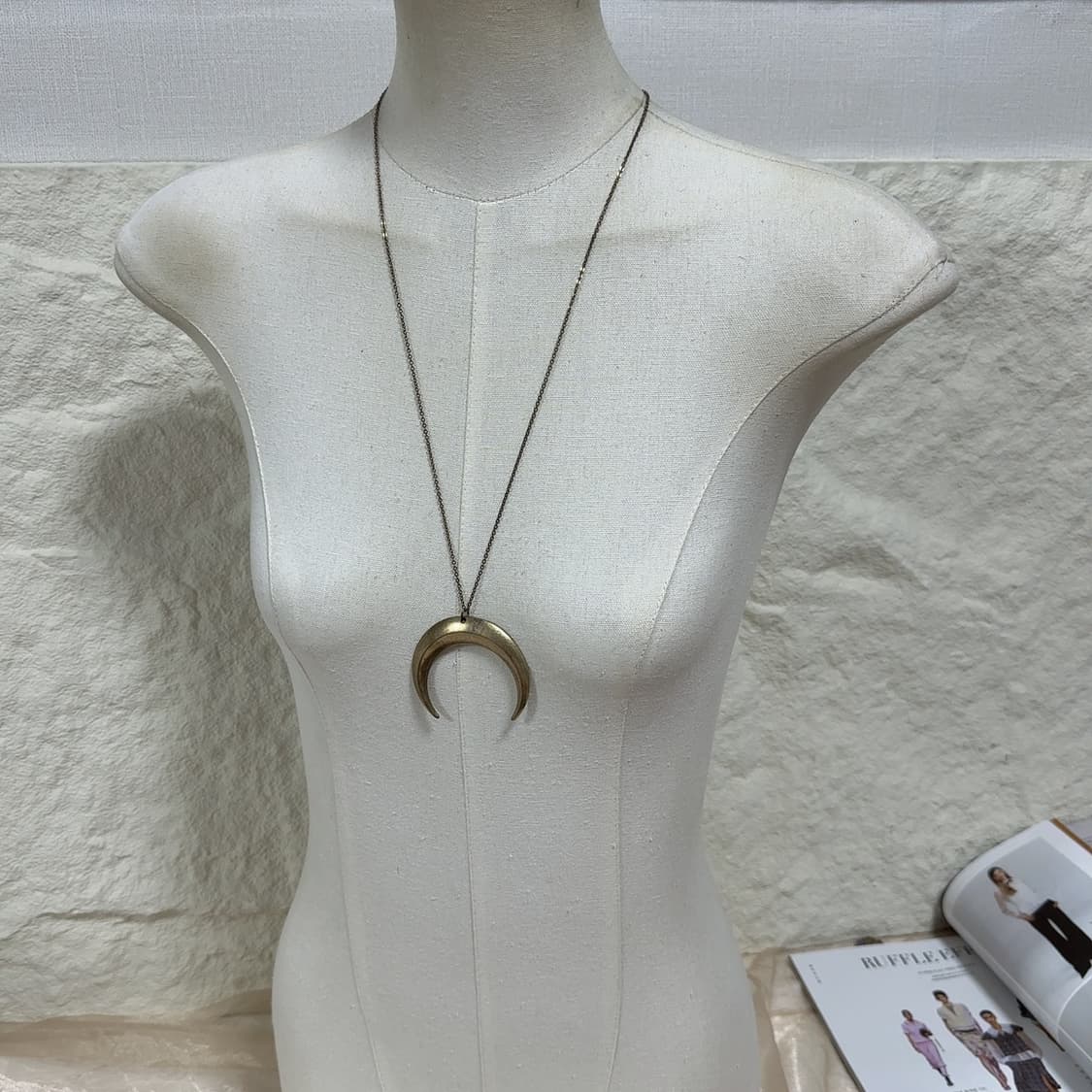 빈티지  황동 달 목걸이 상품이미지1