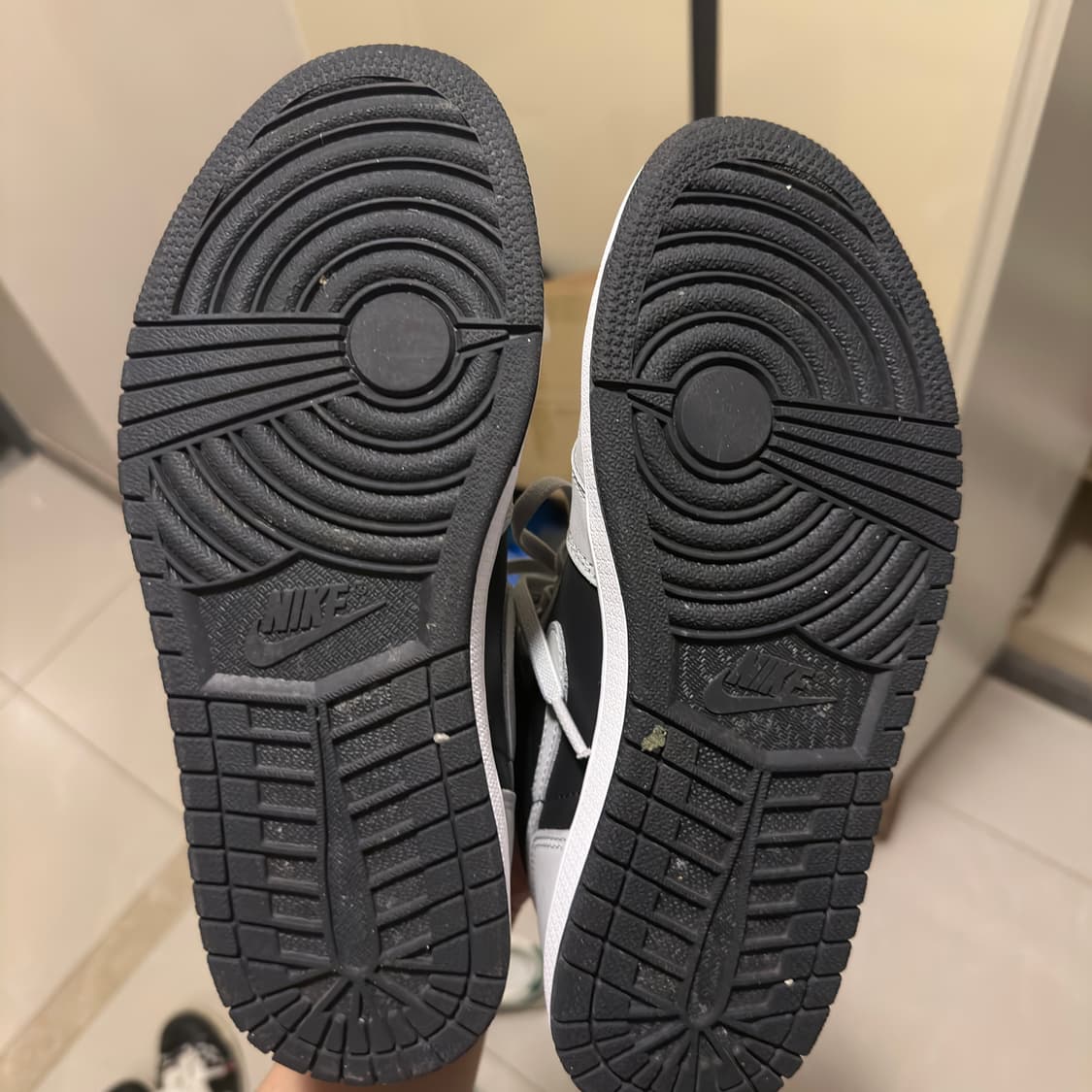 조던 1 레트로 하이 OG 쉐도우 2.0 250사이즈 판매합니다 상품이미지6