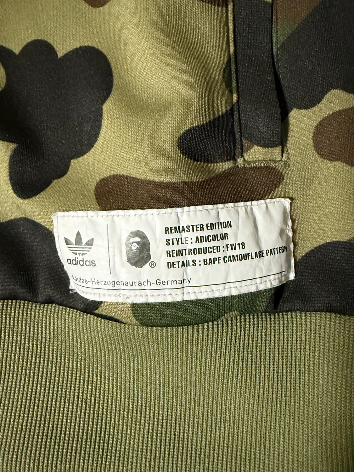 18fw) 아디다스 x 베이프 콜라보 트랙탑 녹계 상품이미지5