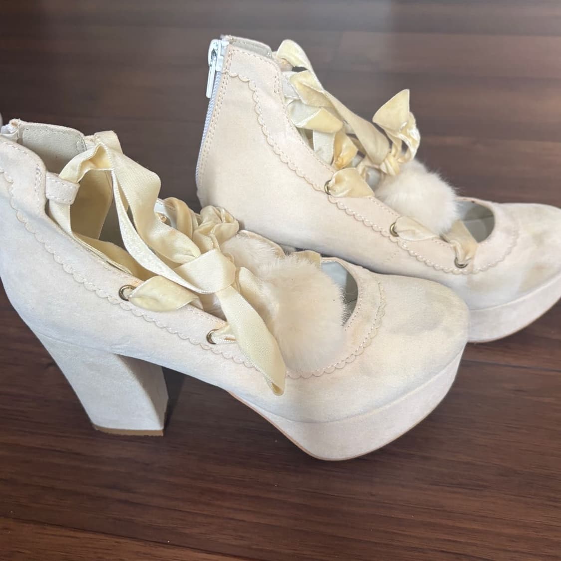 리즈리사 폼폼 벨벳 리본 레이스 스웨이드 펌프스 힐 상품이미지2