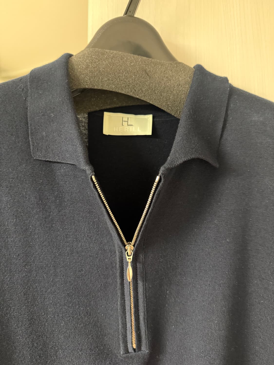 [2]헤릴 캐시미어 하프 집업 반팔 카라 네이비 상품이미지2