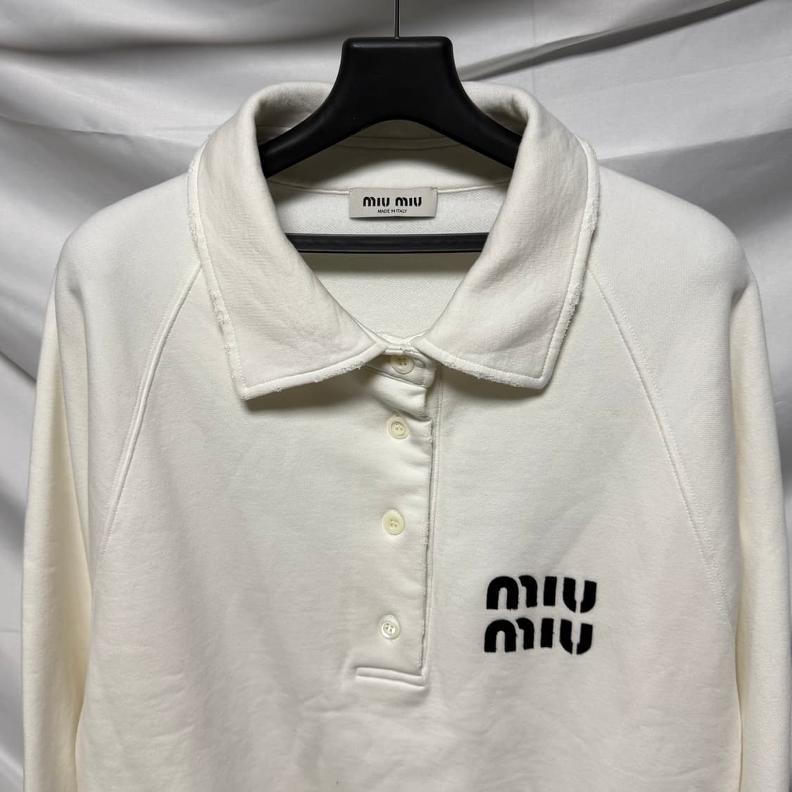 [S+급/오버핏S] 미우미우 코튼 폴로 스웨트 셔츠 긴팔 카라티 상품이미지2