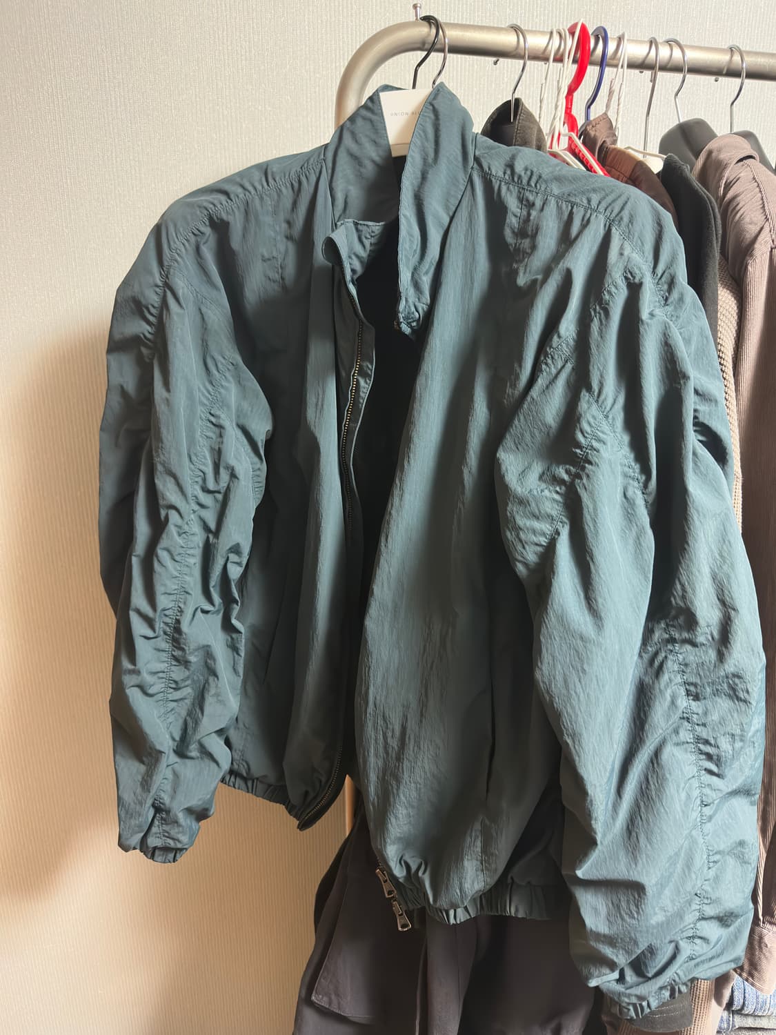 쿠어 테일 드로스트링 윈드브레이커 상품이미지1