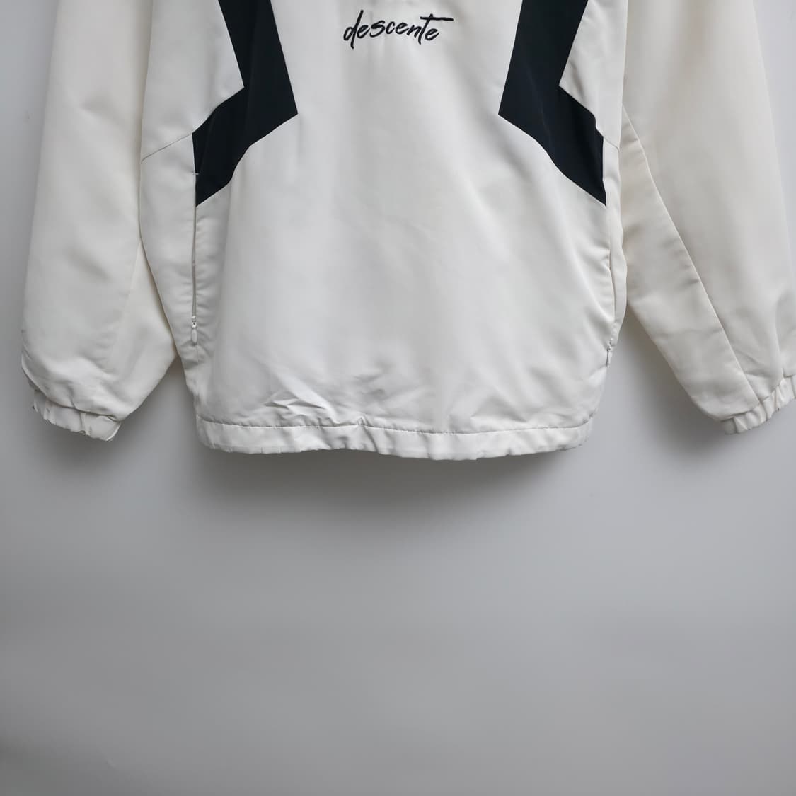 [L] 데상트 화이트 아노락 바람막이 상품이미지3