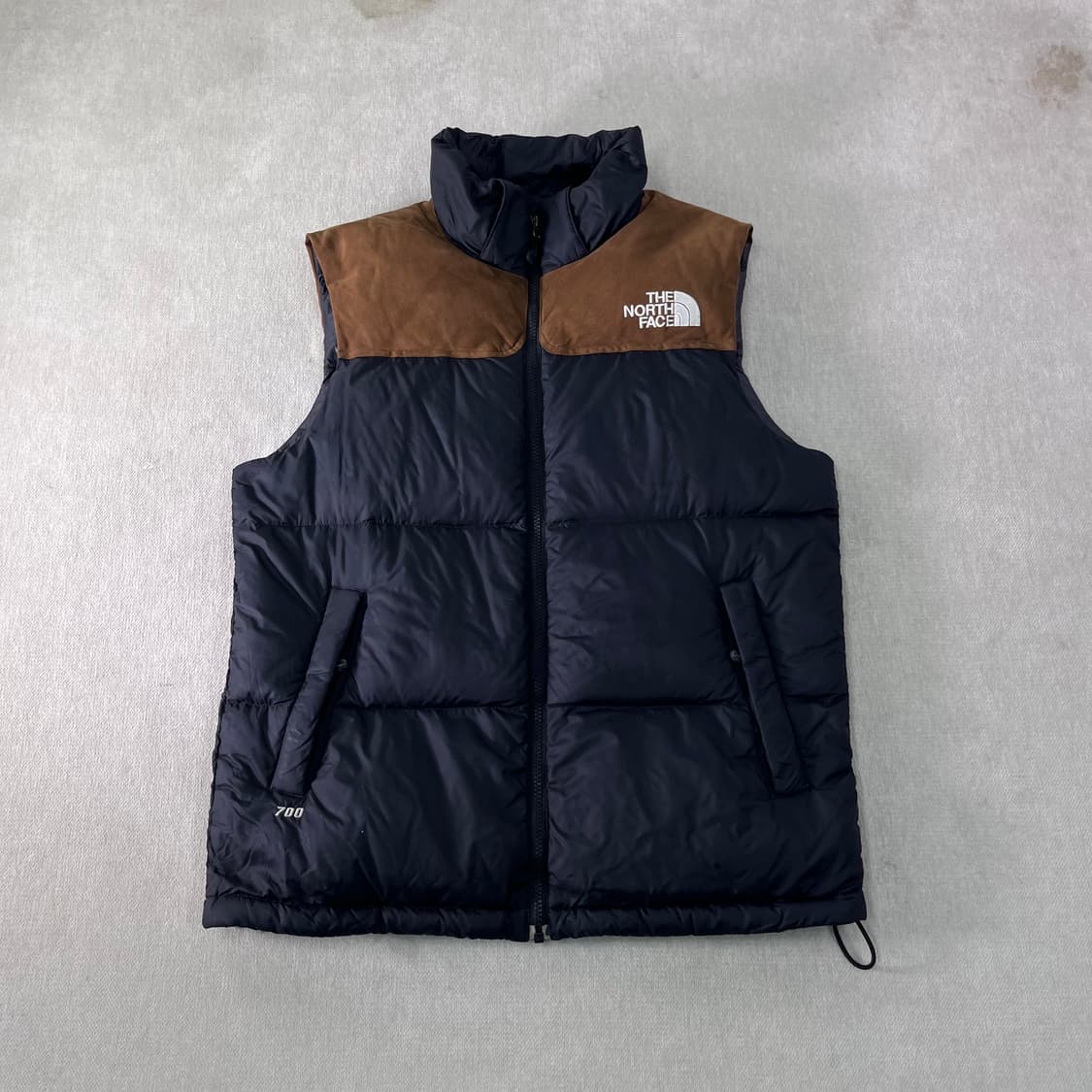 100 노스페이스 한정판 스웨이드 700 눕시조끼패딩 상품이미지1
