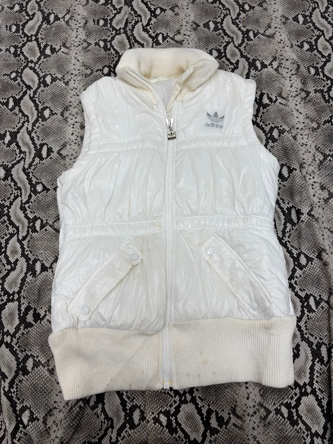 “ADIDAS” Silver Logo White Vest Padding 상품이미지1