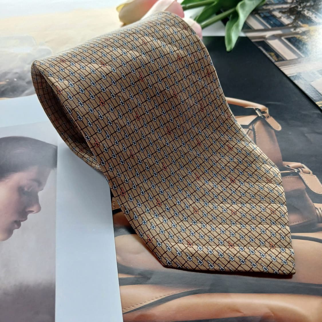 던힐 실크 베이지 기하 패턴 넥타이 9.7cm A등급  A18773
 상품이미지2