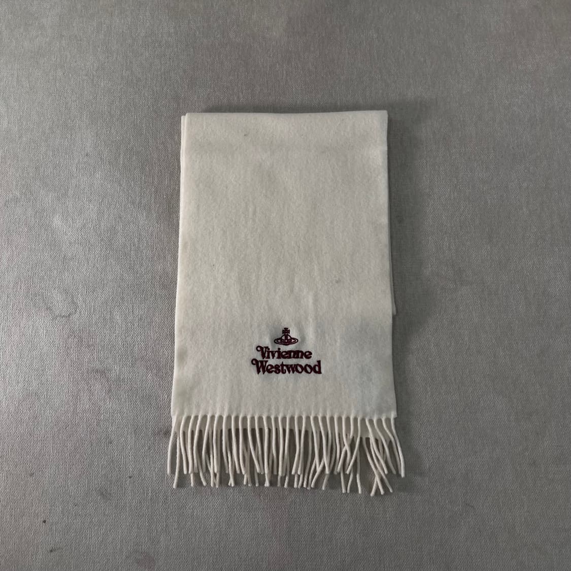 비비안 웨스트우드 자수로고 울 화이트 머플러  상품이미지2