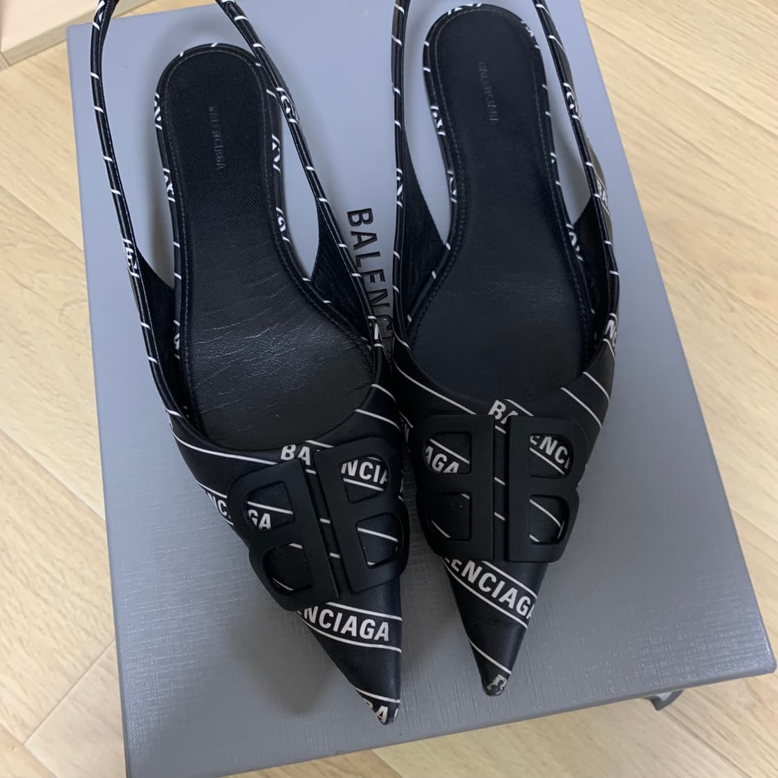발렌시아가 로고샌들 상품이미지2