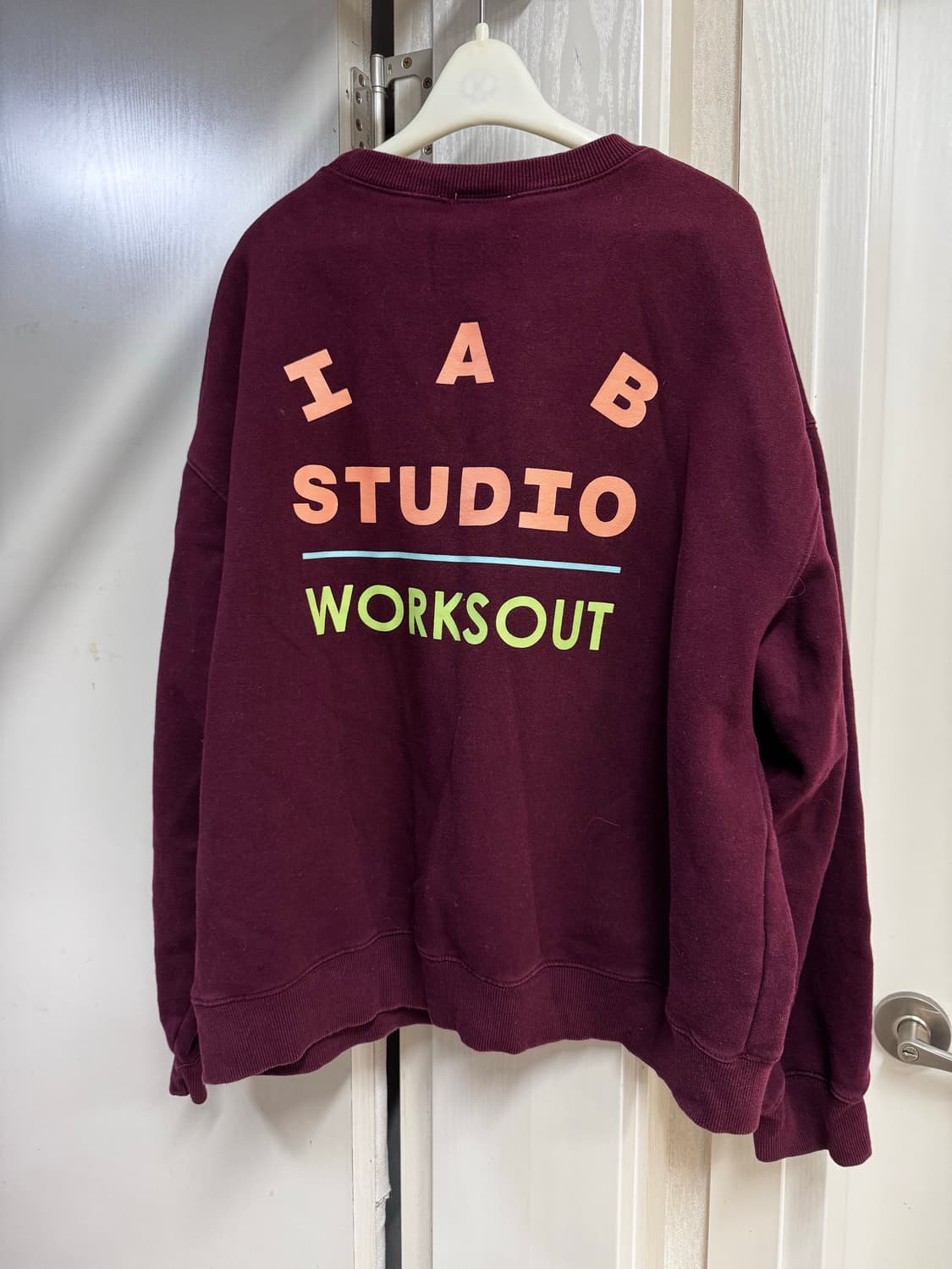 아이앱 스튜디오 버건디 맨투맨 티셔츠 상품이미지10