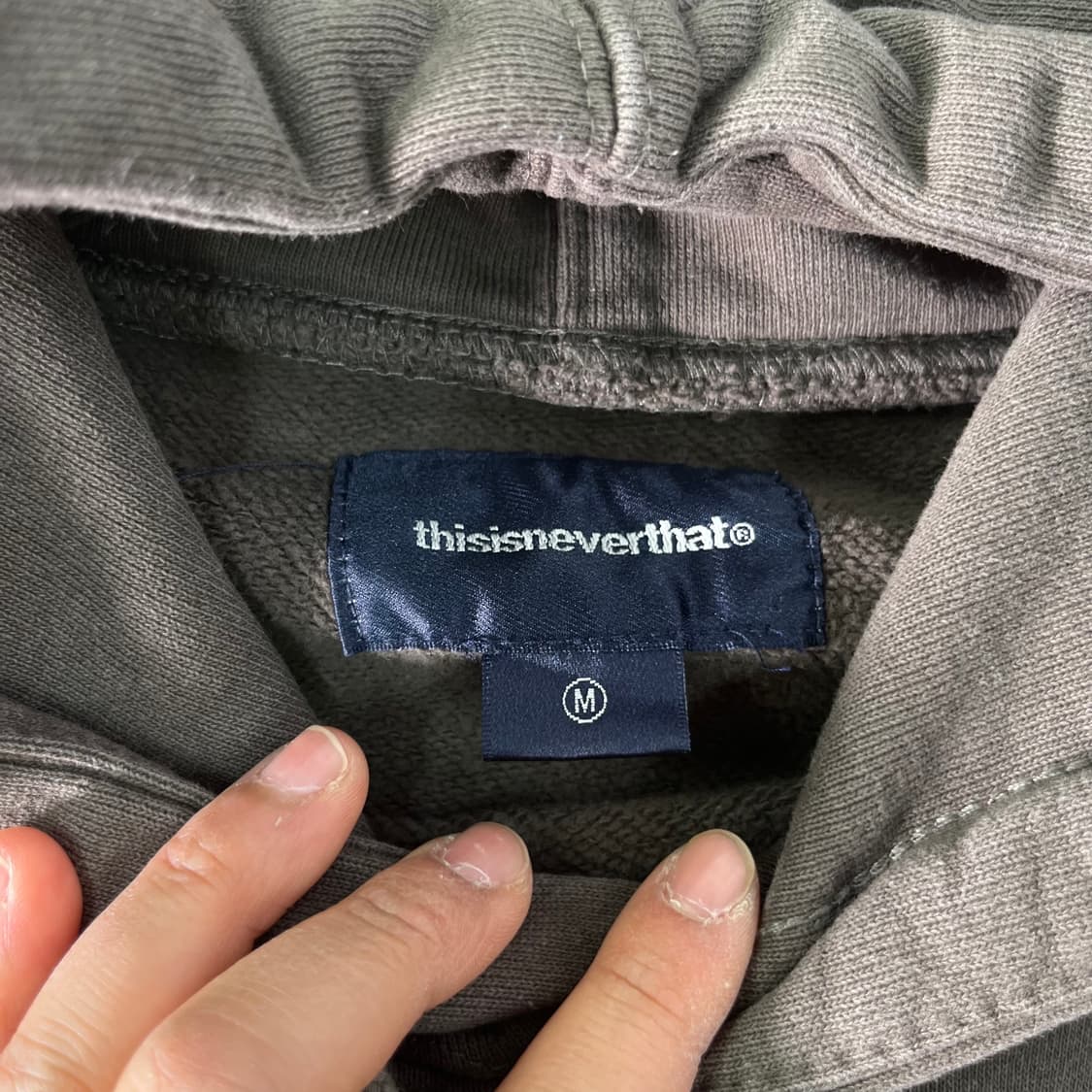 100 디스이즈네버댓 자수로고 오버핏 후드티 상품이미지3