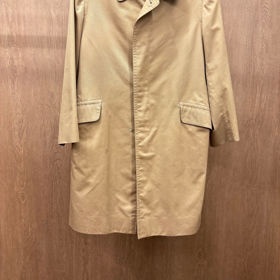 버버리 미니멀 롱 코트 레귤러 카라 싱글 브레스티드 디테일 브라운 상품이미지5