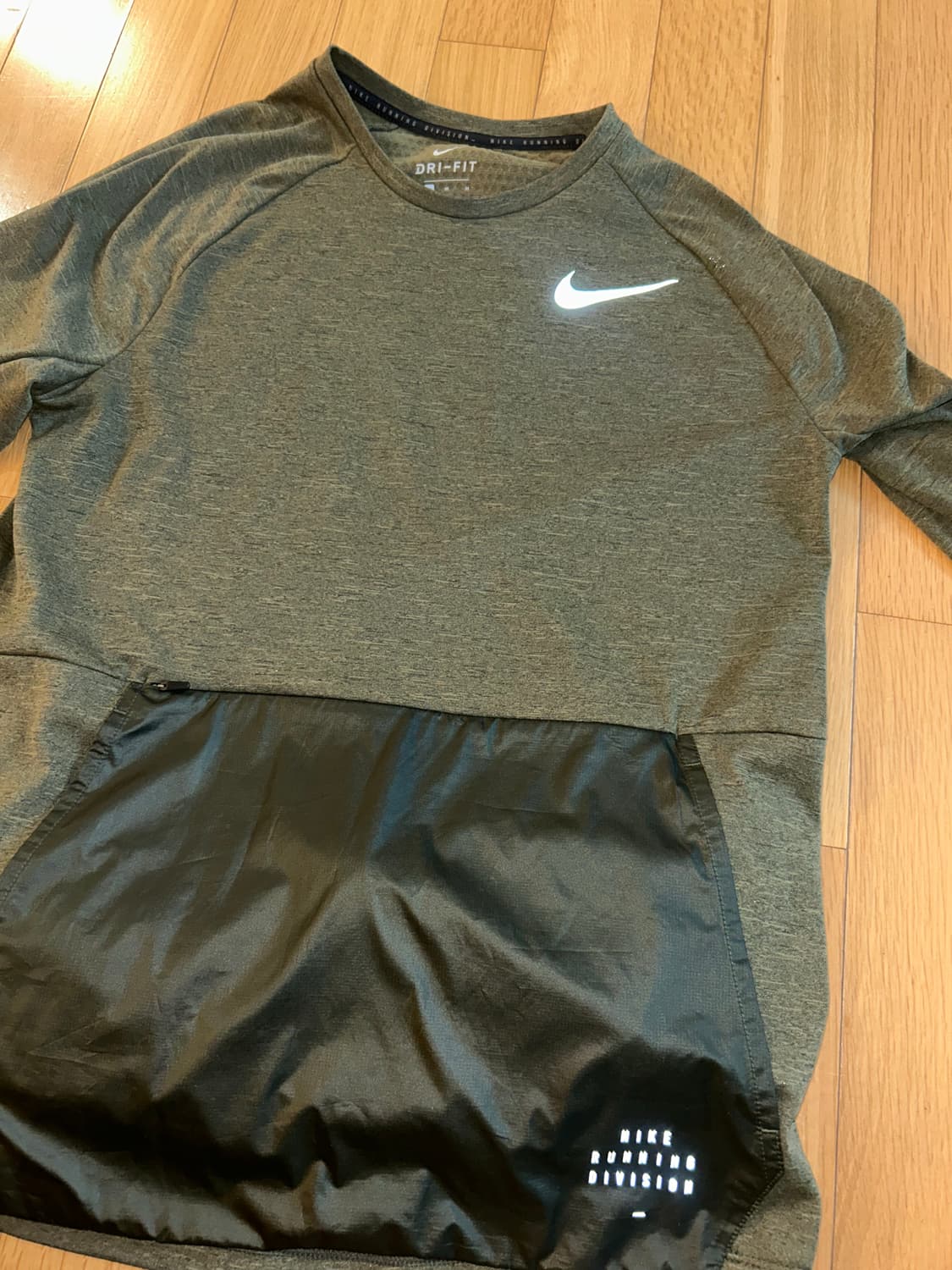 희귀템 나이키 러닝디비전 트랜스폼 탑(카키) 95 M 상품이미지6