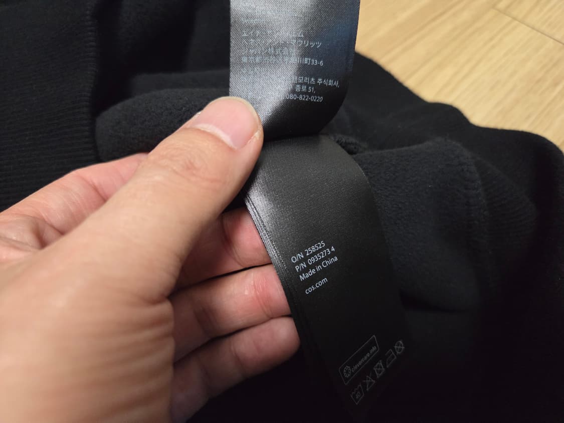 COS 릴렉스핏 테디 부클 맨투맨 블랙 상품이미지6