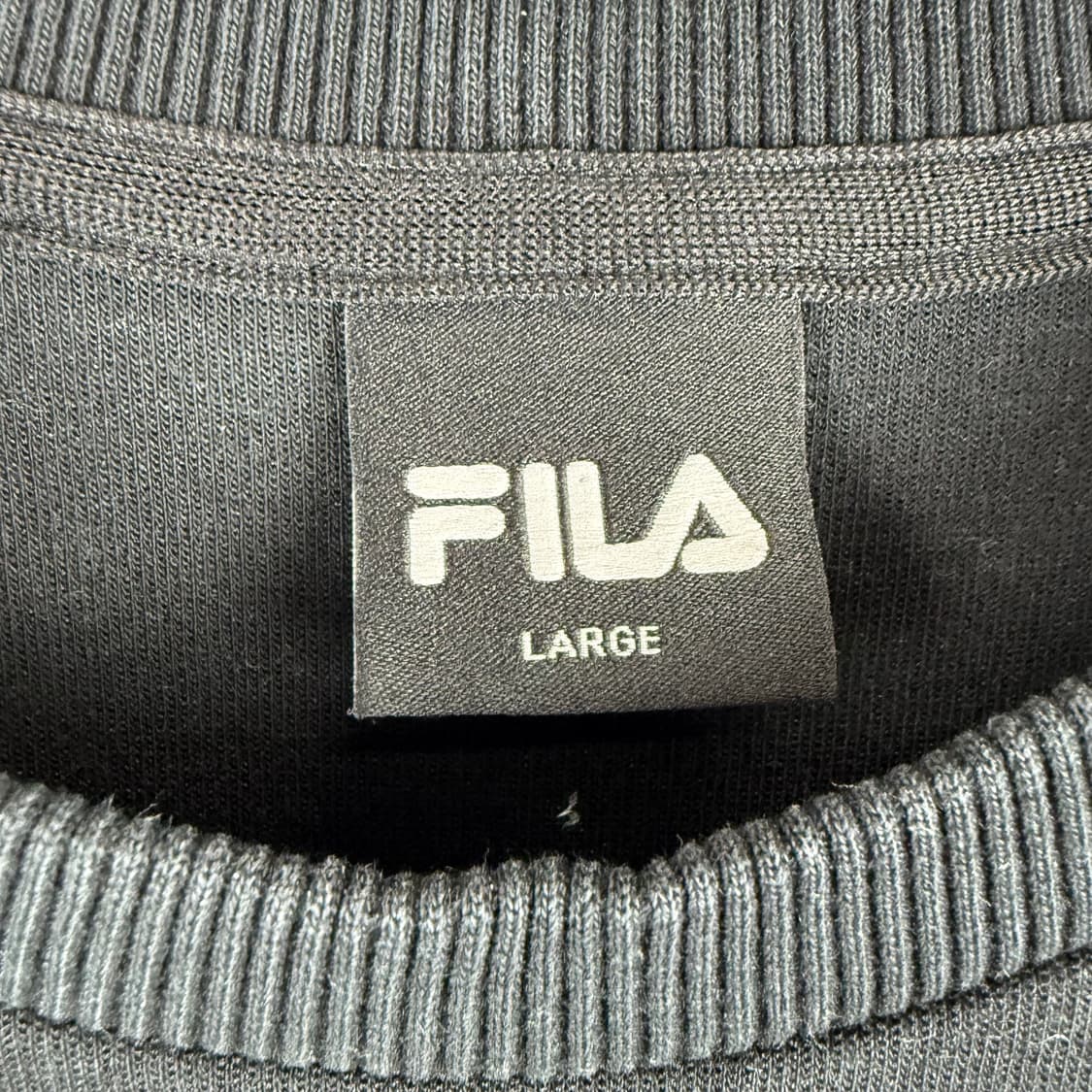 (L) 휠라 로고 기능성 맨투맨 블랙 상품이미지3