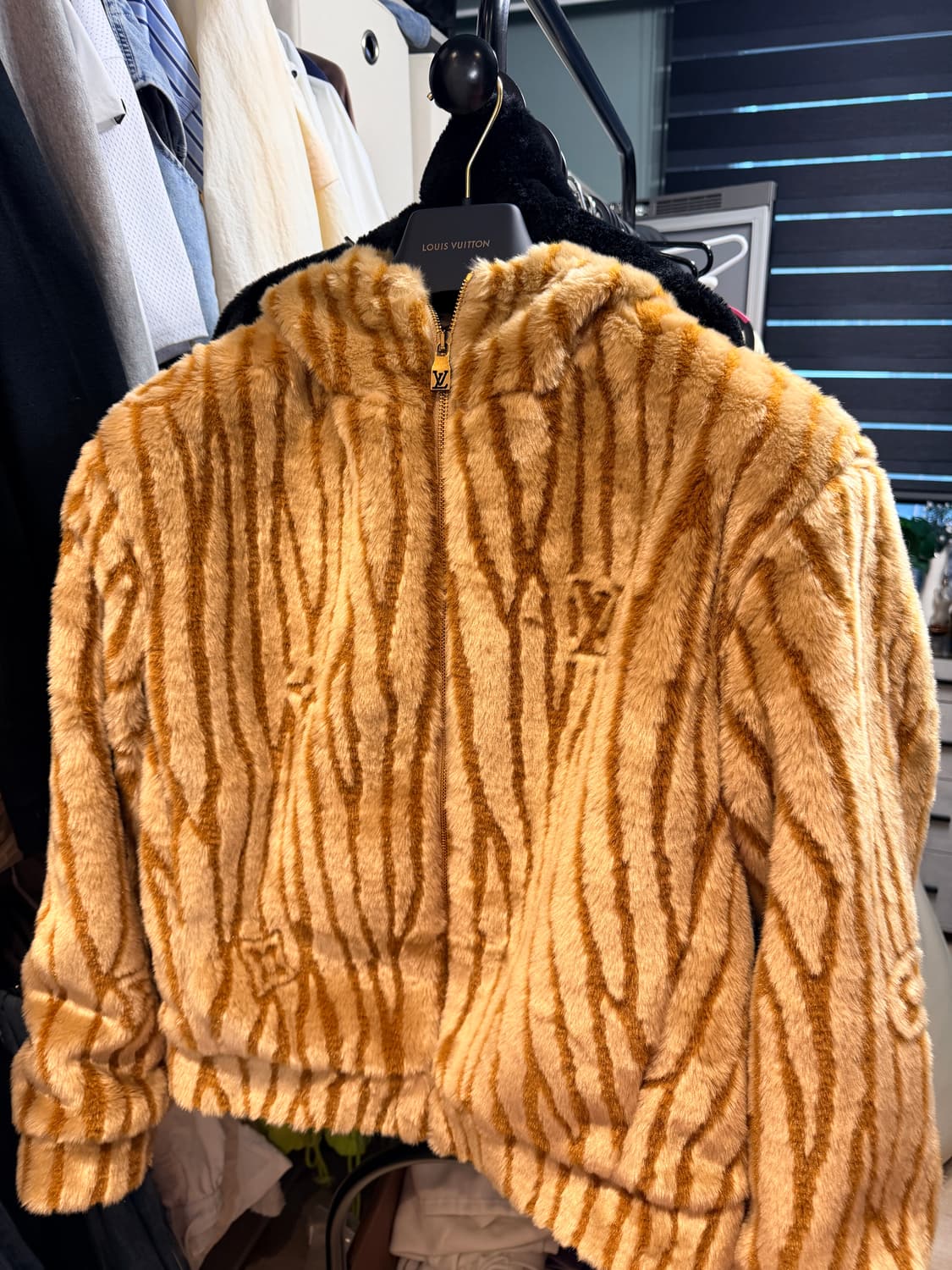 루이비통 퍼 후드집업 자켓 퍼자켓 남녀공용 상품이미지6