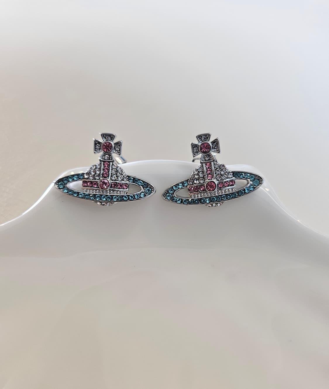 비비안웨스트우드 업사이클링 블루큐빅 귀걸이 상품이미지1