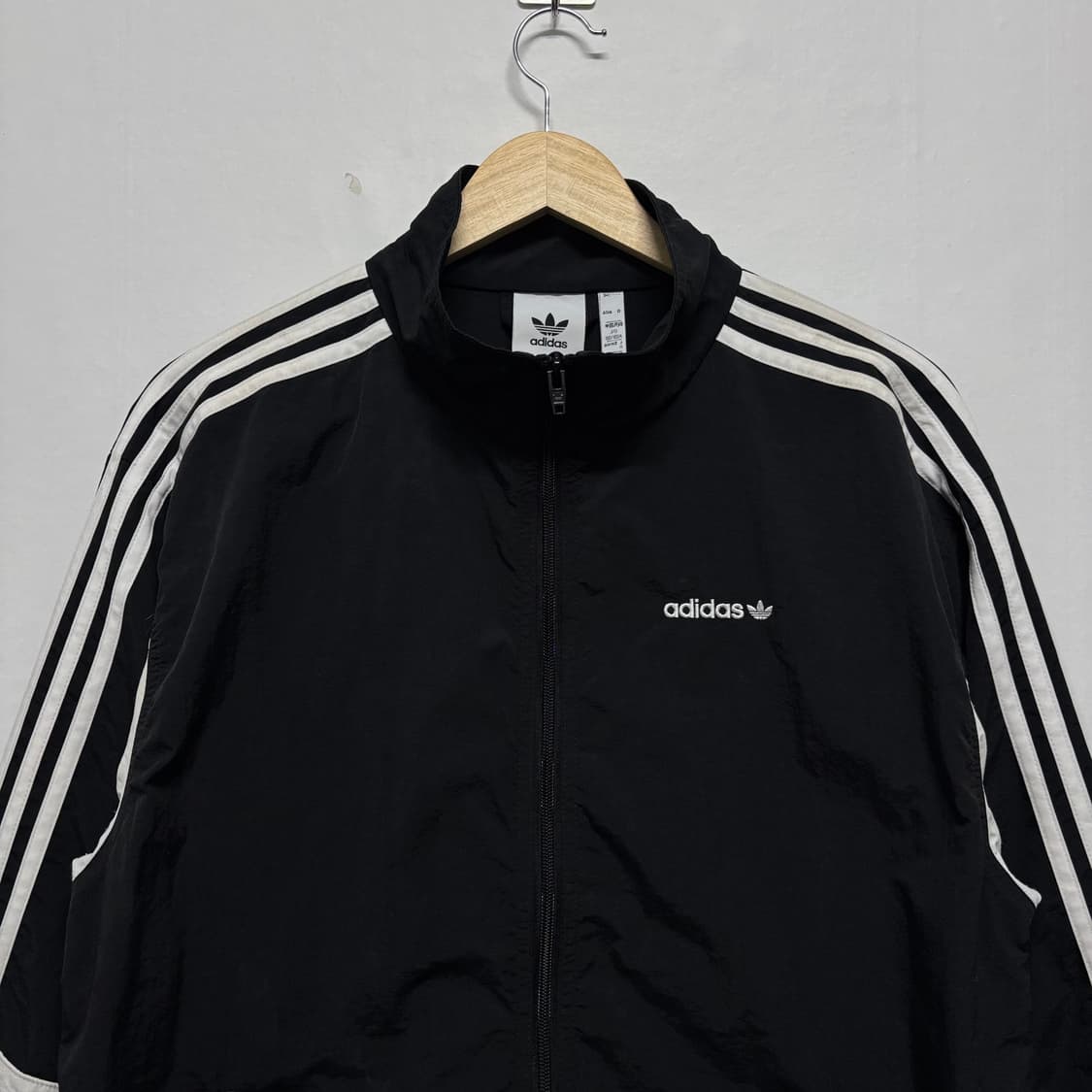아디다스 검흰 빅로고 바람막이 상품이미지3