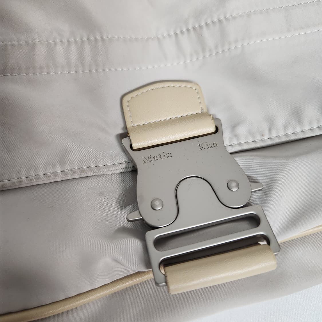 J420 마땡킴 버클 나일론 숄더백
 상품이미지2