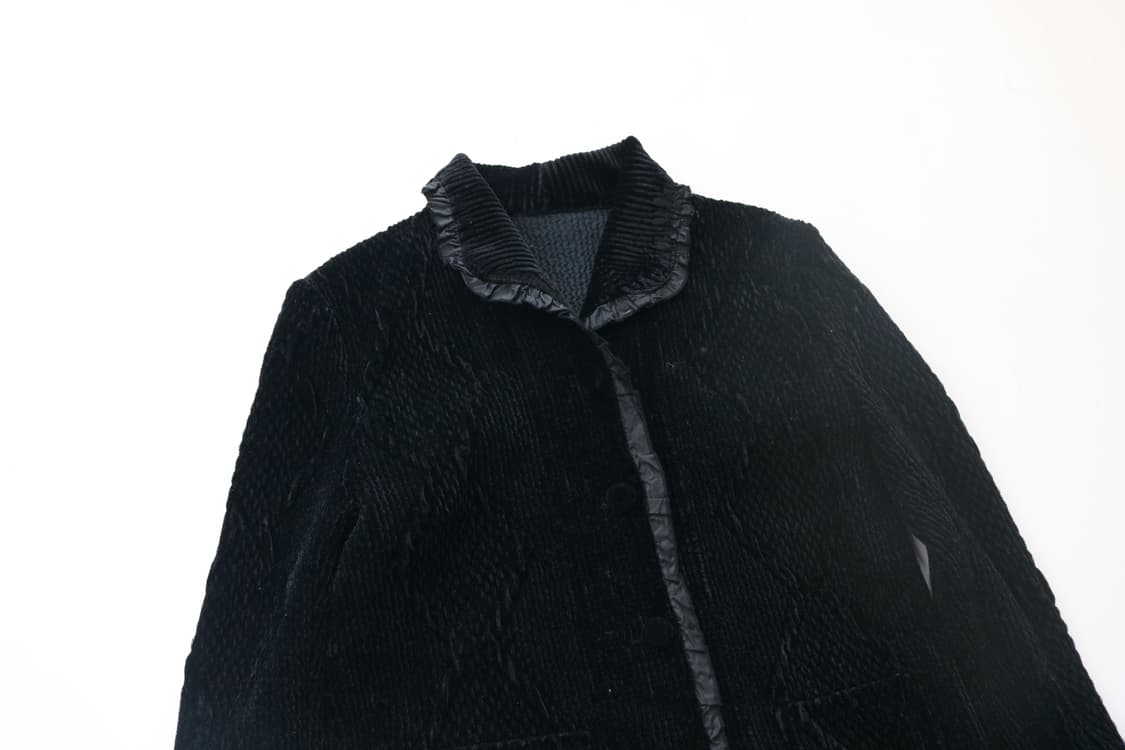 빈티지 블랙 셔링 프릴 트리밍 퀼팅 벨벳 자켓 (M-L) 상품이미지3