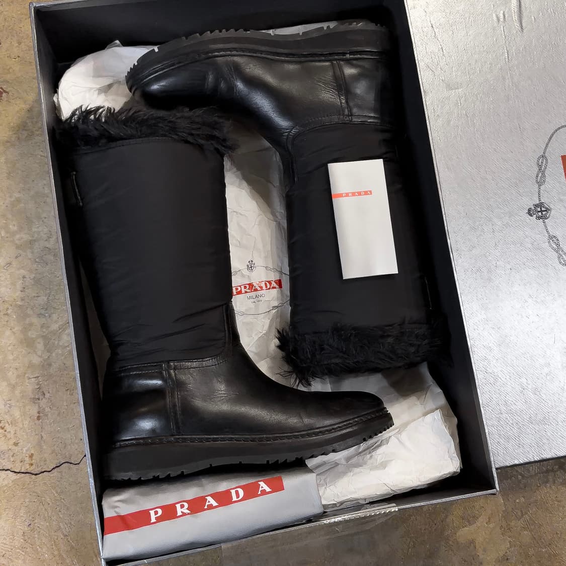 프라다 패치 디테일 퍼 부츠 상품이미지2