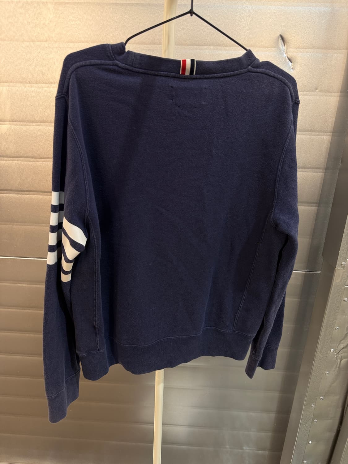 톰브라운 정품 네이비 사선 맨투맨 2사이즈 상품이미지4