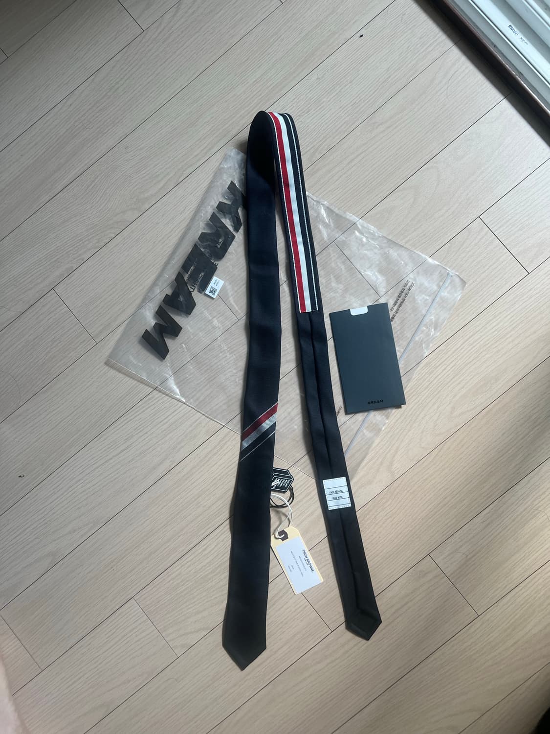 톰브라운 넥타이 크림 새상품 상품이미지4