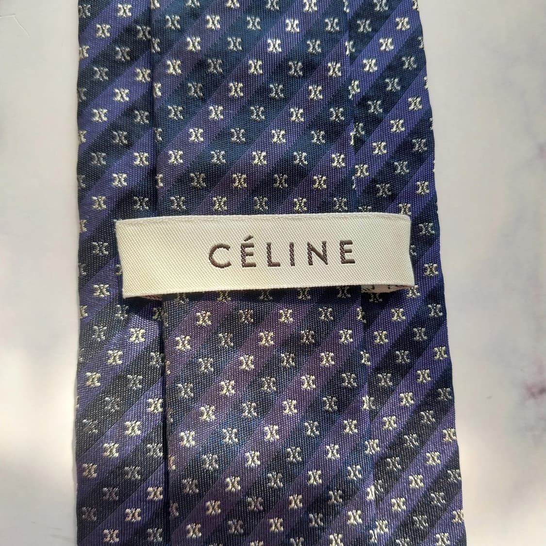 셀린느 실크 네이비 트리오페 패턴 넥타이 8.3cm A+등급 K2266
 상품이미지9